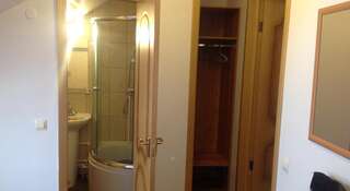 Гостиница Мой отель Борисоглебск Бюджетный двухместный номер с 2 отдельными кроватями-5